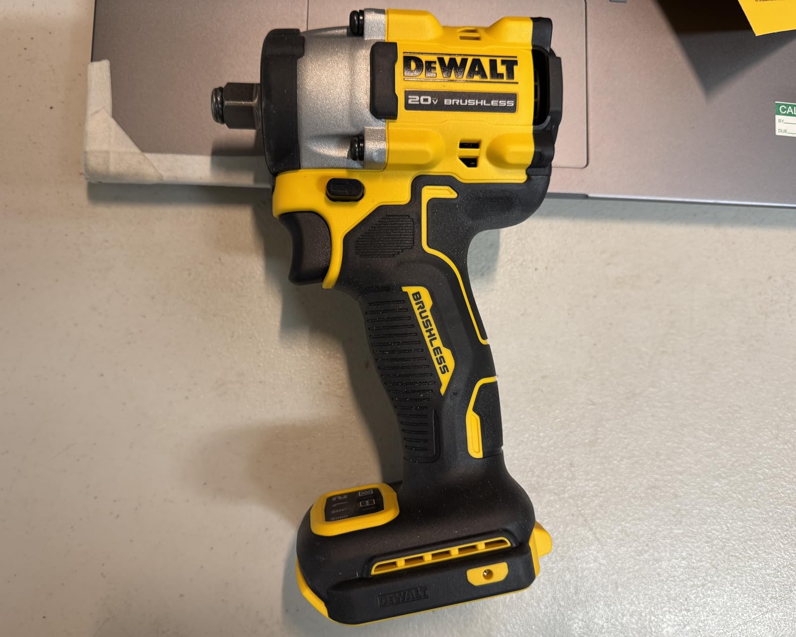 DEWALT ATOMIC 20V MAX* 1/2 in. Cordless Impact Wrench with Hog Ring Anvil (Tool Only) (DCF921B) customer photo 1