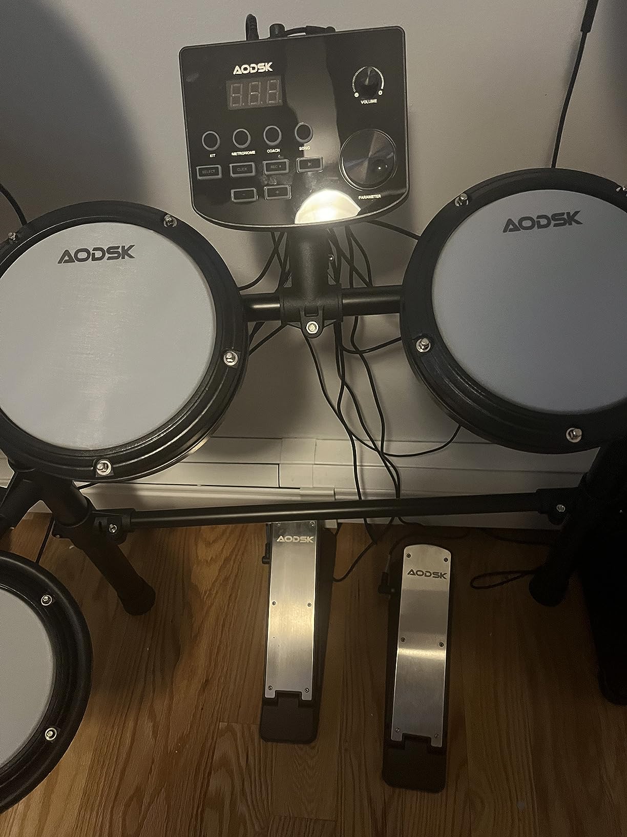 AODSK Electric Drum Set with Quiet Mesh Pads,Electronic Drum for Beginner,USB MIDI,Throne,Headphones,Sticks, Included 15 Kits and 195 Sounds (AED-403-Teenagers Beginners) customer photo 1