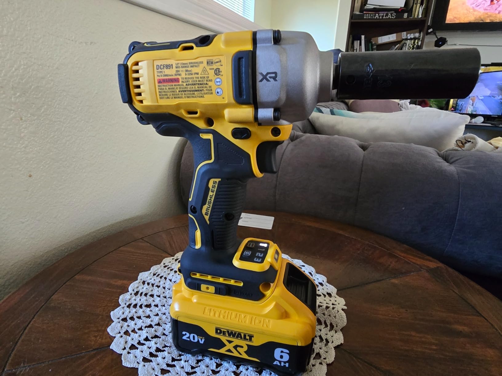 DEWALT 20V MAX Cordless Impact Wrench, 1/2' Hog Ring, Includes LED Work Light and Belt Clip, Bare Tool Only (DCF891B) customer photo 2
