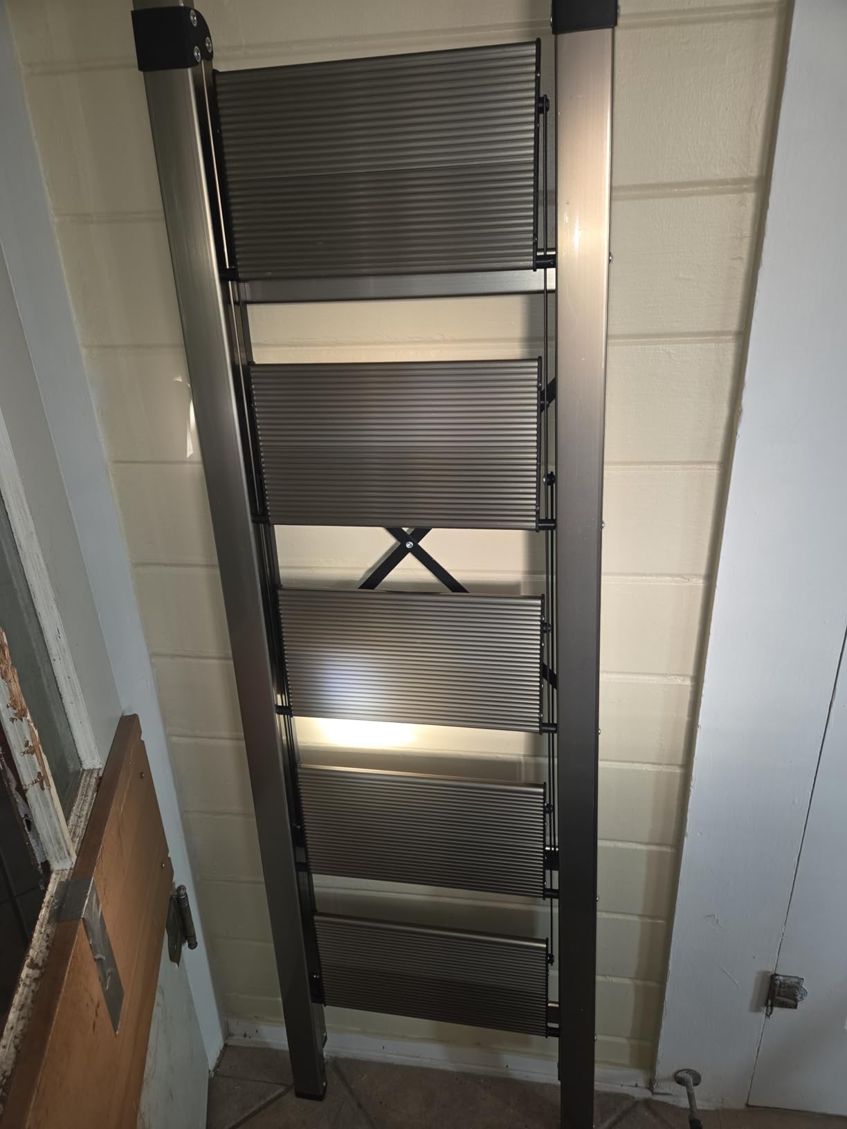 WOA WOA 5 Step Ladders for Home, 300lbs Load, 46'' Top Step, Black customer photo 1