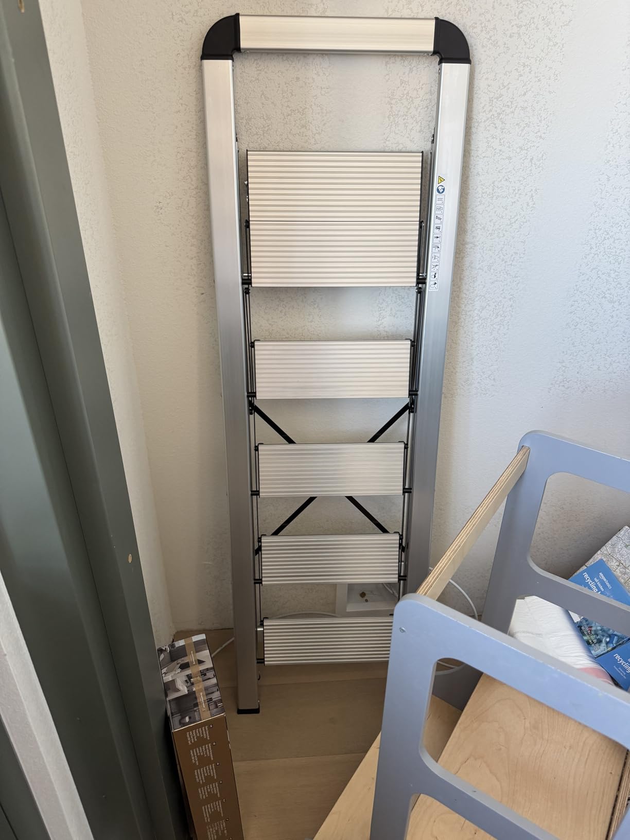 KINGRACK Aluminium 5 Step Ladder, Lightweight Step Stool with Non-Skid Pedals, Handrail, Foldable Step Ladder for Kitchen, Garage, Home, Space Saving, Sturdy and Portable, Silver customer photo 2
