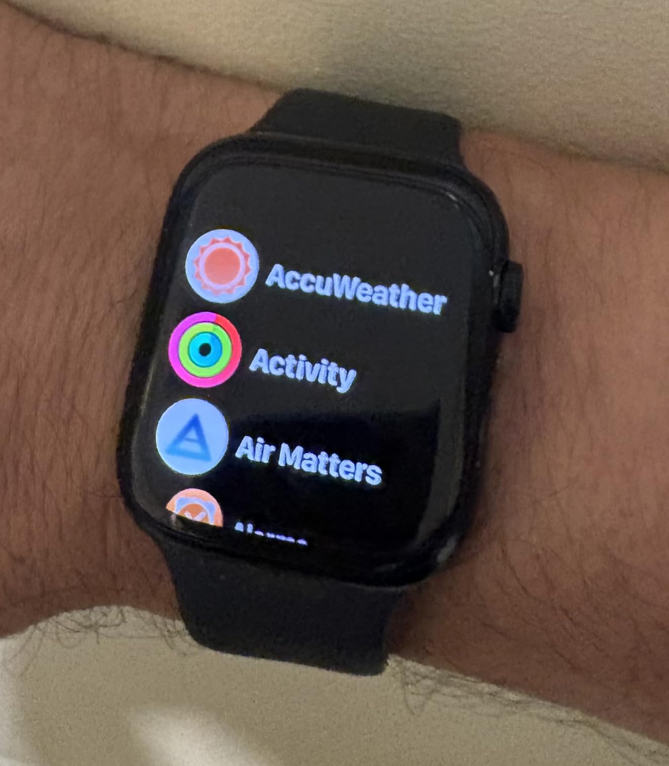 Apple Watch Series 9 [GPS 45mm] Midnight Aluminum Case with Midnight Sport Band M/L (Renewed) customer photo 2