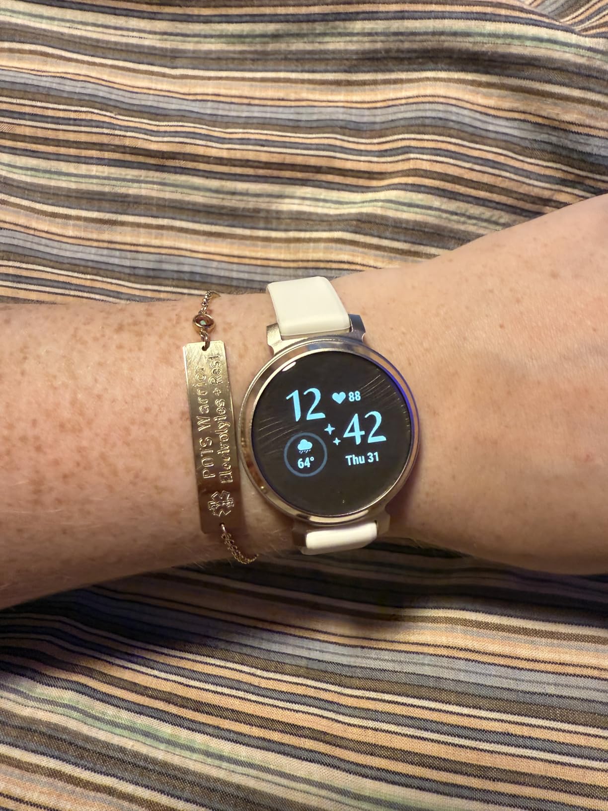 Garmin Lily® 2, Small & Stylish Smartwatch, 35mm, Coconut customer photo 2