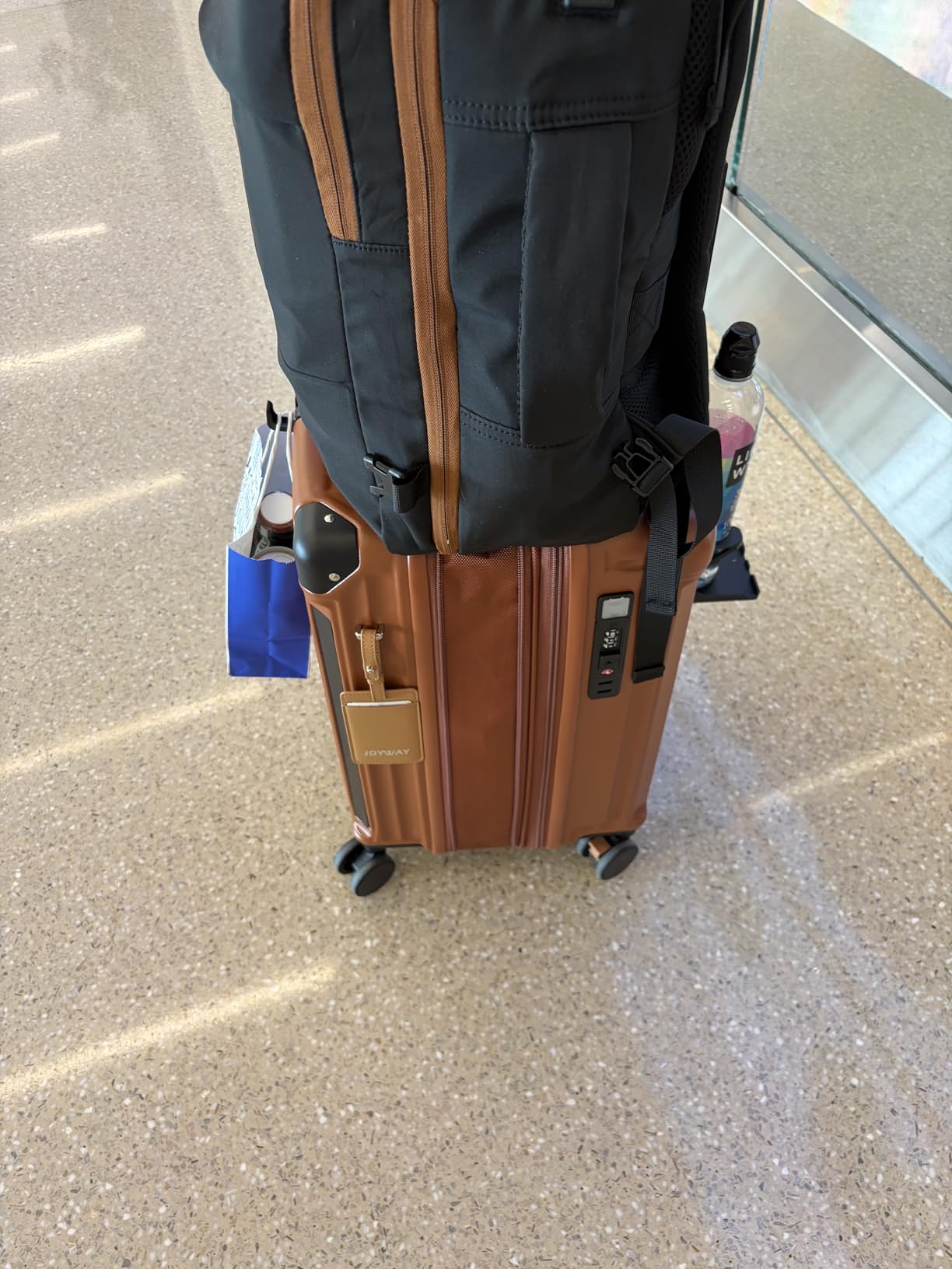 Joyway Carry On Luggage, Expandable Suitcase with Smart Cup Holder and USB Port, 20 IN Hardside Checked with TSA Lock Spinner Double Wheels, Black customer photo 1