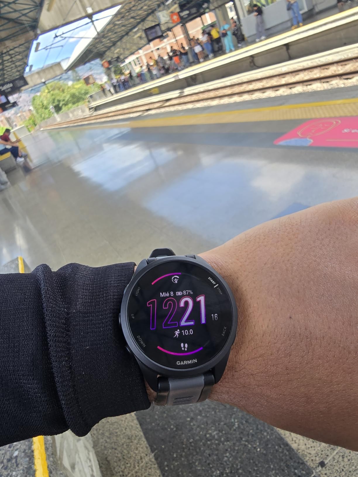 Garmin Forerunner® 165, Running Smartwatch, 43mm, Whitestone customer photo 1