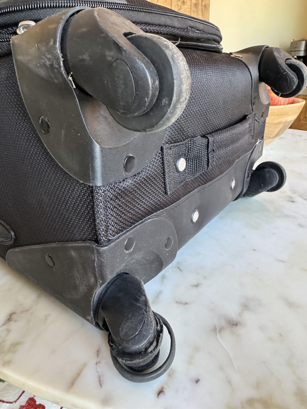 SWISSGEAR Sion Carry-On Spinner Luggage, Softside Expandable, Lightweight Suitcase, Evergreen, 22.75-Inch customer photo 2
