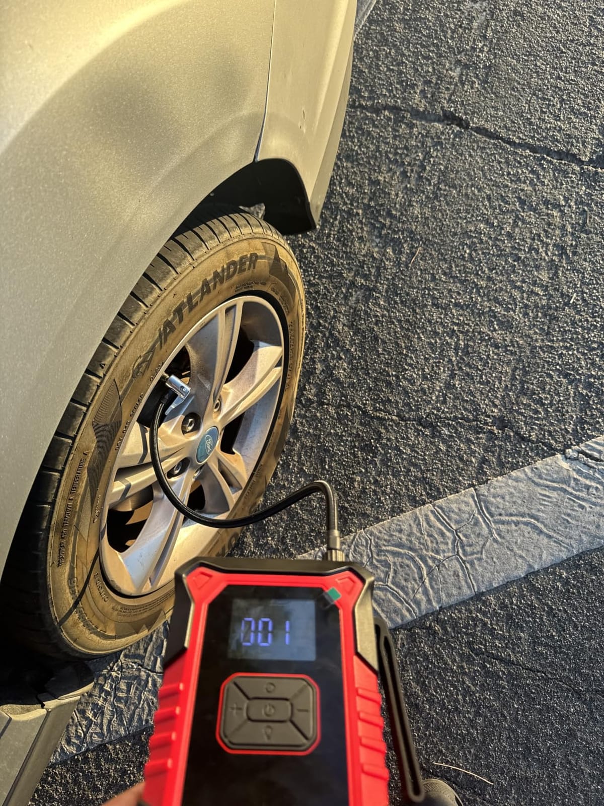 GOOLOO A3 12V 3000A Portable Jump Starter with Air Compressor customer photo 2