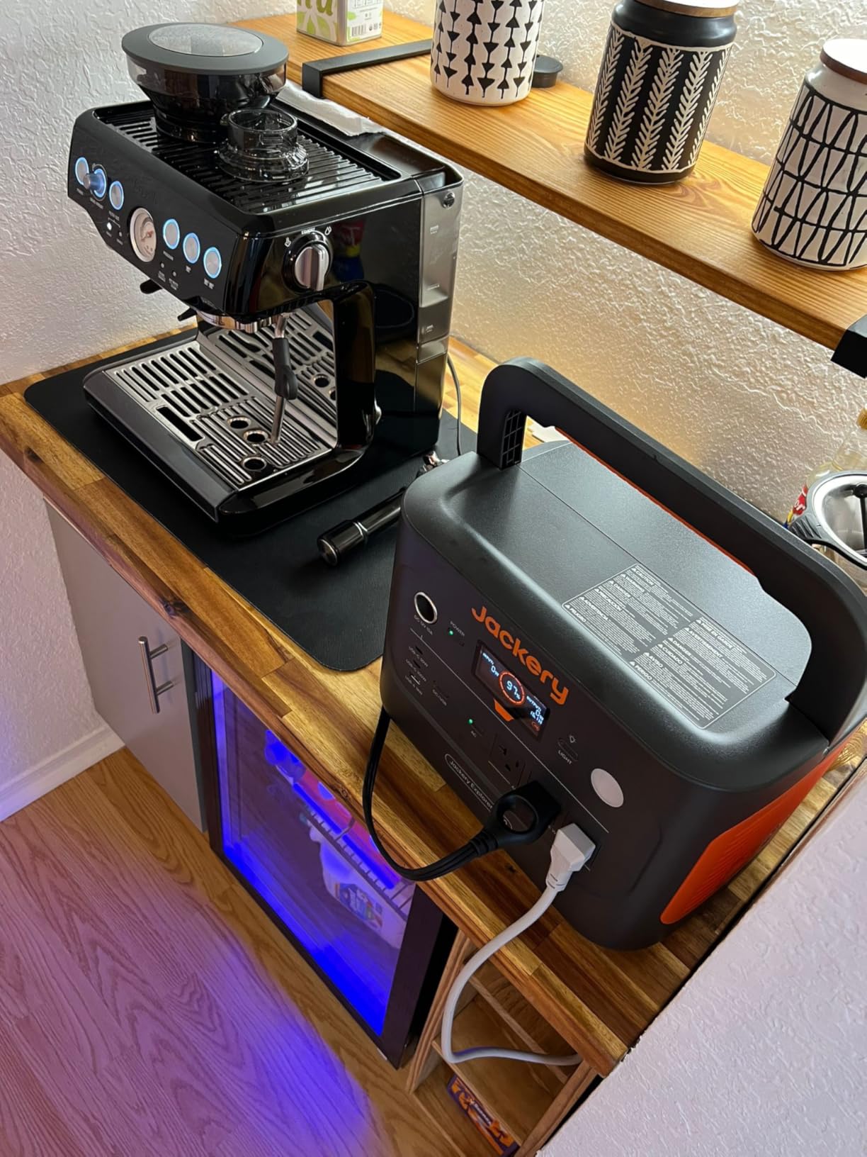 Jackery Explorer 1000 v2 Portable Power Station,1070Wh,1500W customer photo 2