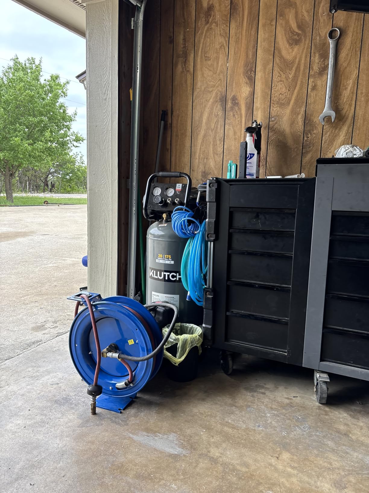 Klutch 20-Gallon Air Compressor, 2 HP, 120V, 175 PSI, 4.2 SCFM at 90 PSI customer photo 2