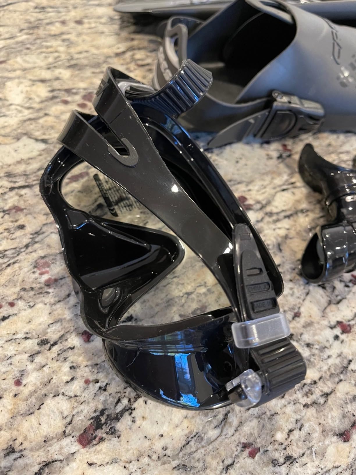Cressi Explorer Snorkel Set - Lightweight and Easy to Use - Mask, Snorkel, and Tonga Fins- Designed in Italy by Cressi customer photo 2