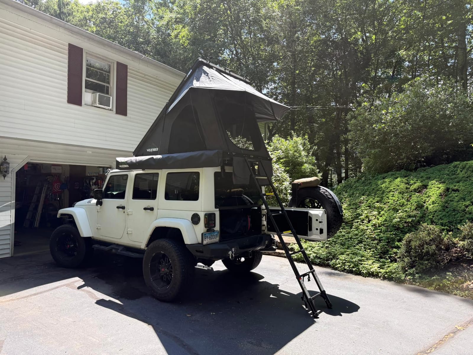 WildFinder Rooftop Tent, Hard Shell Roof Top Tent for Jeep SUV Truck Van customer photo 2