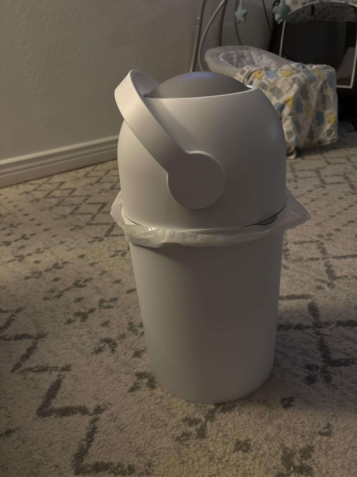L.A. BABY Magic Diaper Pail - Patented 100% Odor-Free System with Child-Safe Lock - Award-Winning Design - No Refills Required - Works with Regular Trash Bags - White customer photo 1