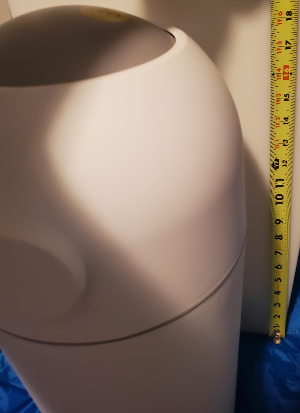 L.A. BABY Magic Diaper Pail - Patented 100% Odor-Free System with Child-Safe Lock - Award-Winning Design - No Refills Required - Works with Regular Trash Bags - White customer photo 2