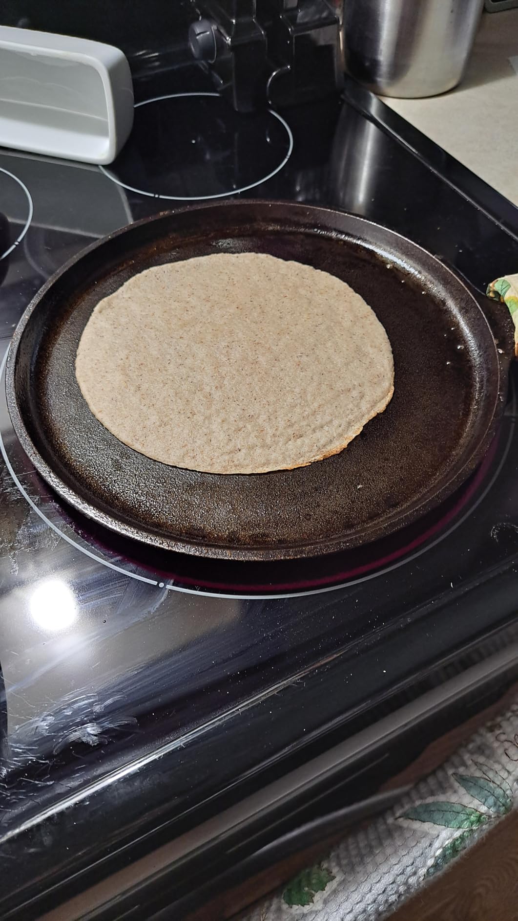 VEVOR Electric Tortilla Maker, 5.5 Inch Diameter Automatic Corn Tortilla Making Machine with Non-Stick Coating, Electric Chapatti Machine Suitable for Produce Sopes Gorditas Roti Pita Tortilla Pizza customer photo 1