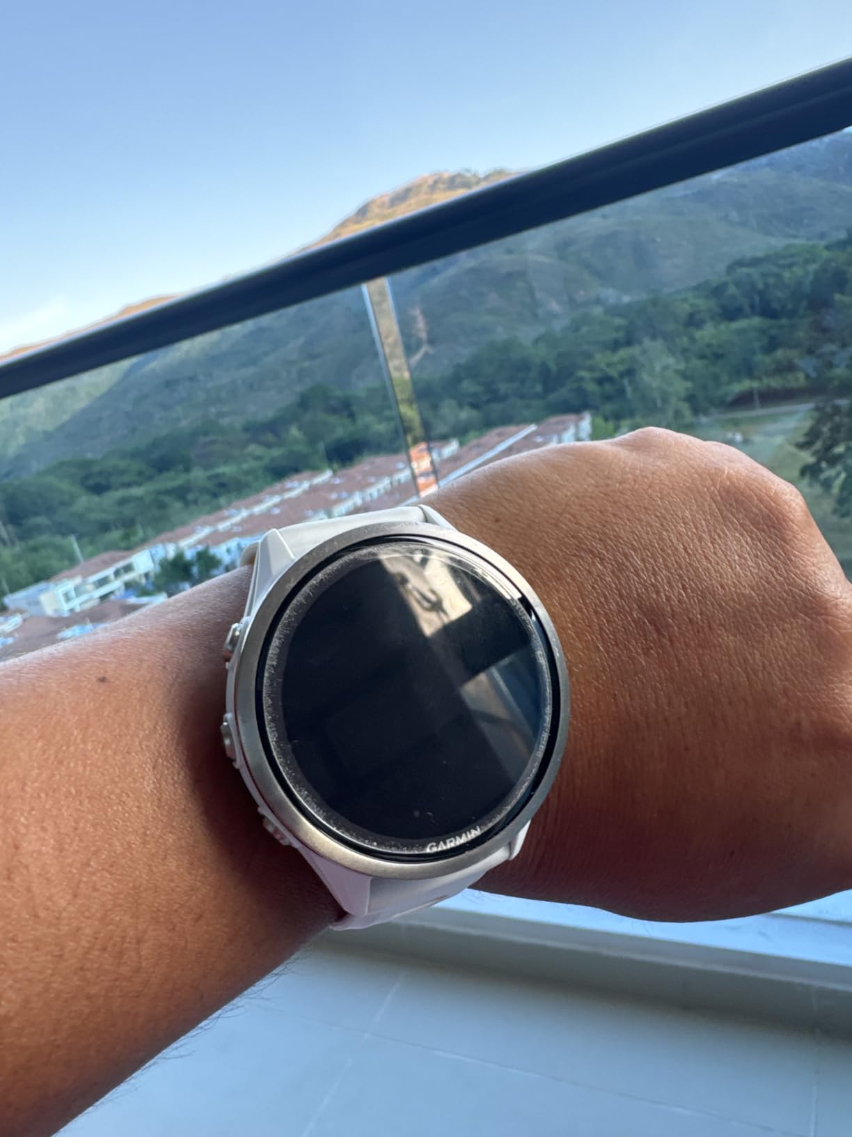 Garmin Forerunner® 970, 47mm, Carbon Gray DLC Titanium, Black/Whitestone customer photo 1