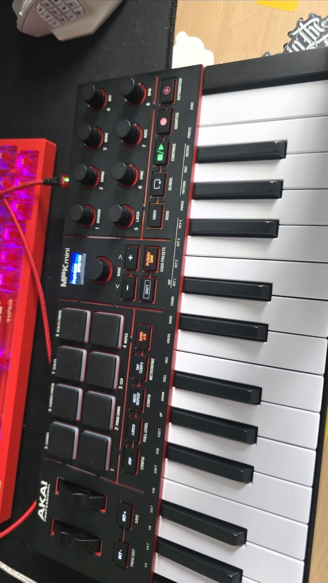 Akai Professional MPK Mini IV 25-Key USB-C MIDI Keyboard Controller, Black customer photo 1
