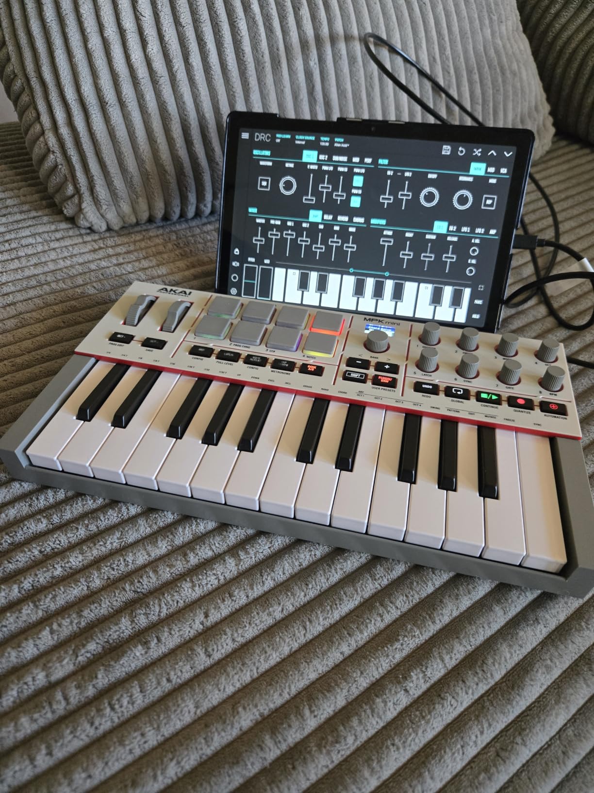 Akai Professional MPK Mini IV 25-Key USB-C MIDI Keyboard Controller, Black customer photo 2