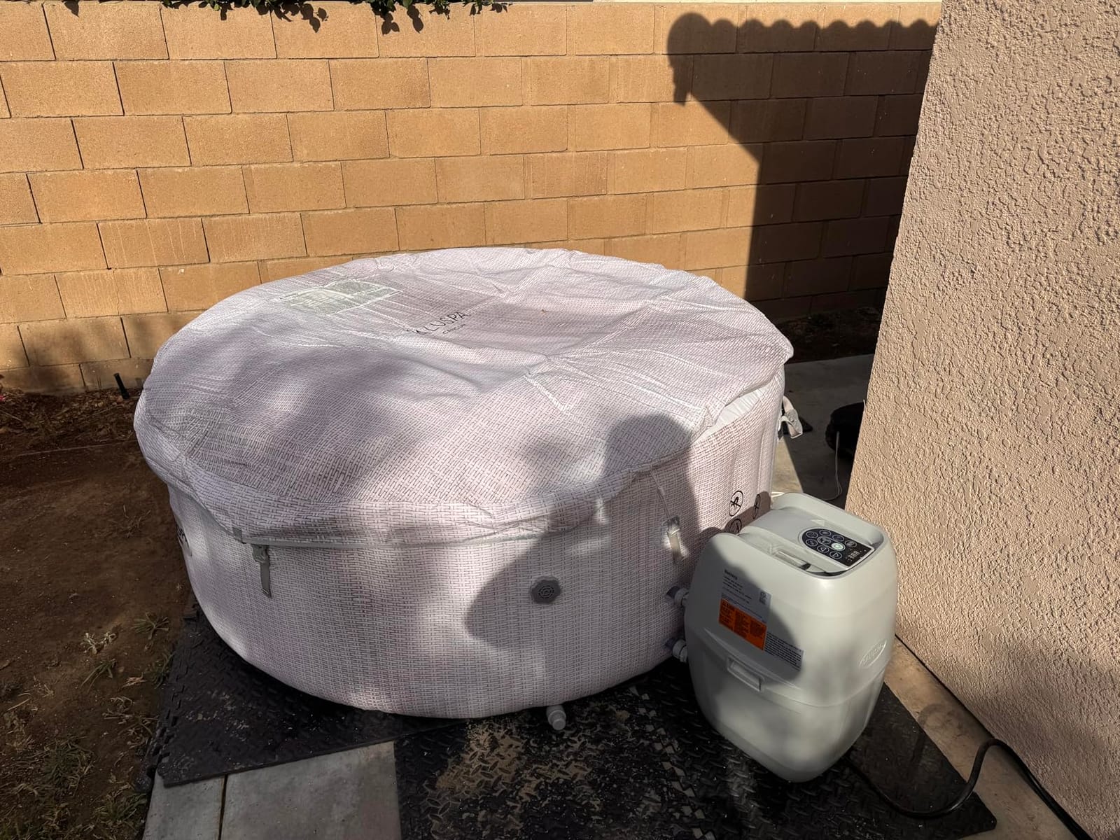 Bestway SaluSpa Cancun Energy-Efficient 2-4 Person Inflatable Hot Tub customer photo 1