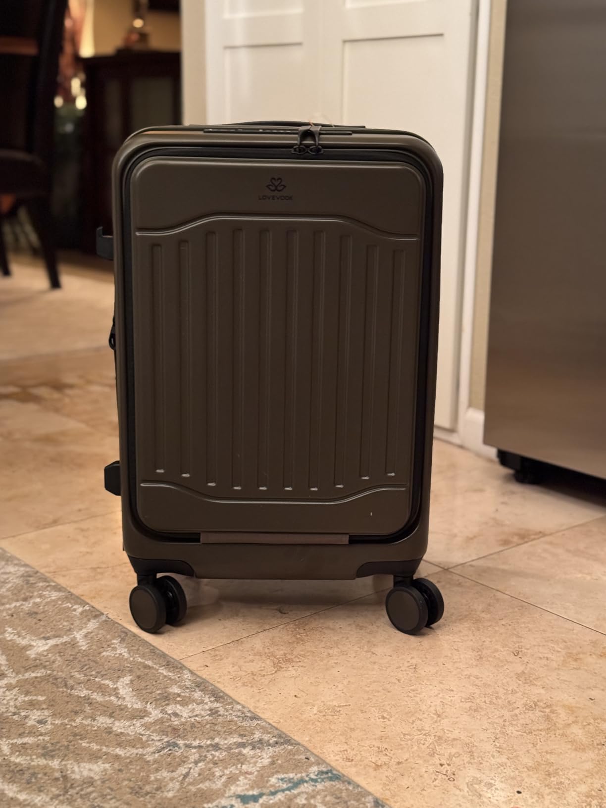 LOVEVOOK Carry On Luggage 22x14x9 Airline Approved, Expandable Hard Shell Suitcase with Spinner Wheels, USB Charging Port & Front Pocket, PC Hardside Rolling Luggage with TSA Lock for Travel,Green customer photo 1