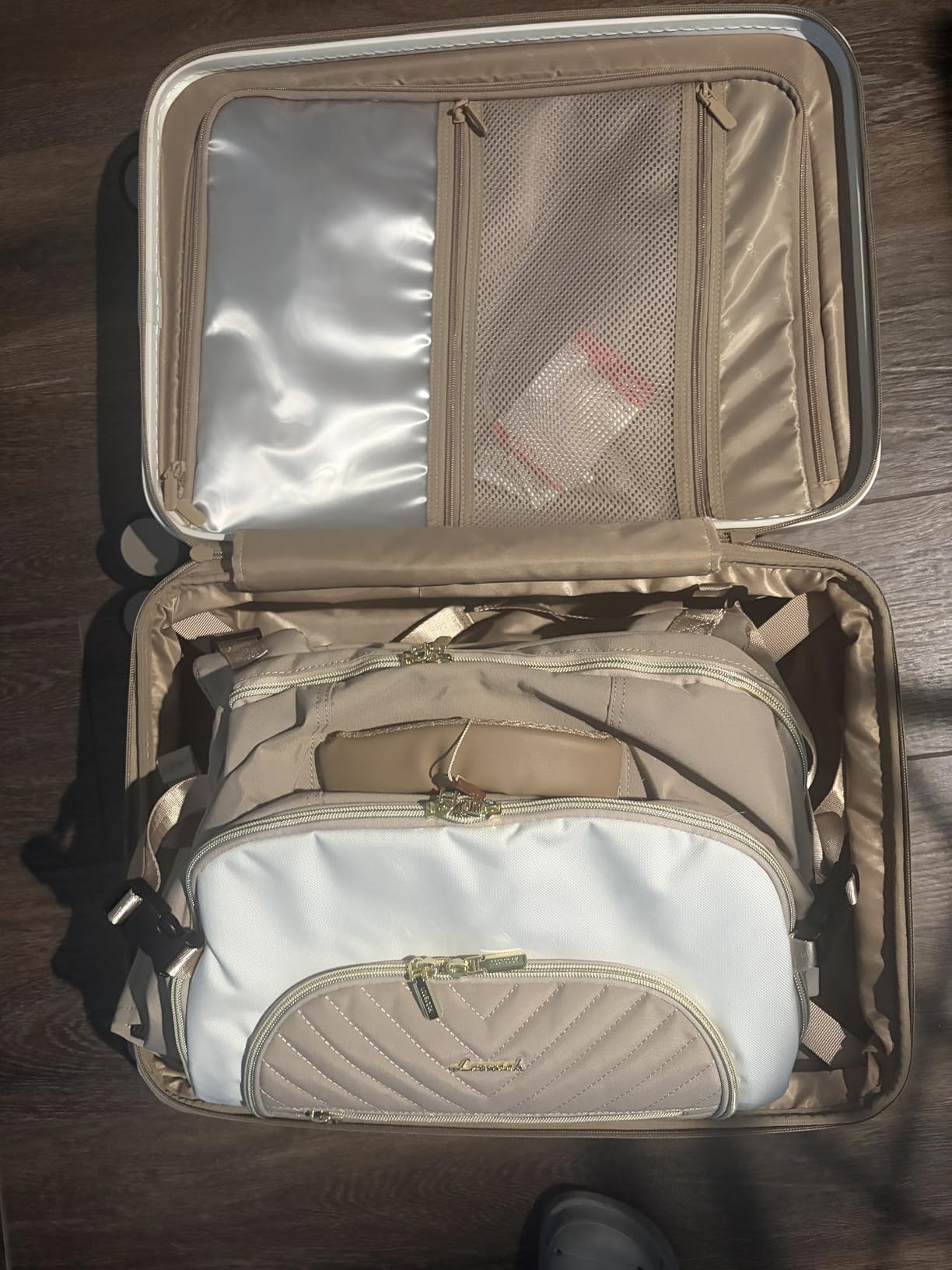 LOVEVOOK Carry On Luggage 22x14x9 Airline Approved, Expandable Hard Shell Suitcase with Spinner Wheels, USB Charging Port & Front Pocket, PC Hardside Rolling Luggage with TSA Lock for Travel,Green customer photo 2