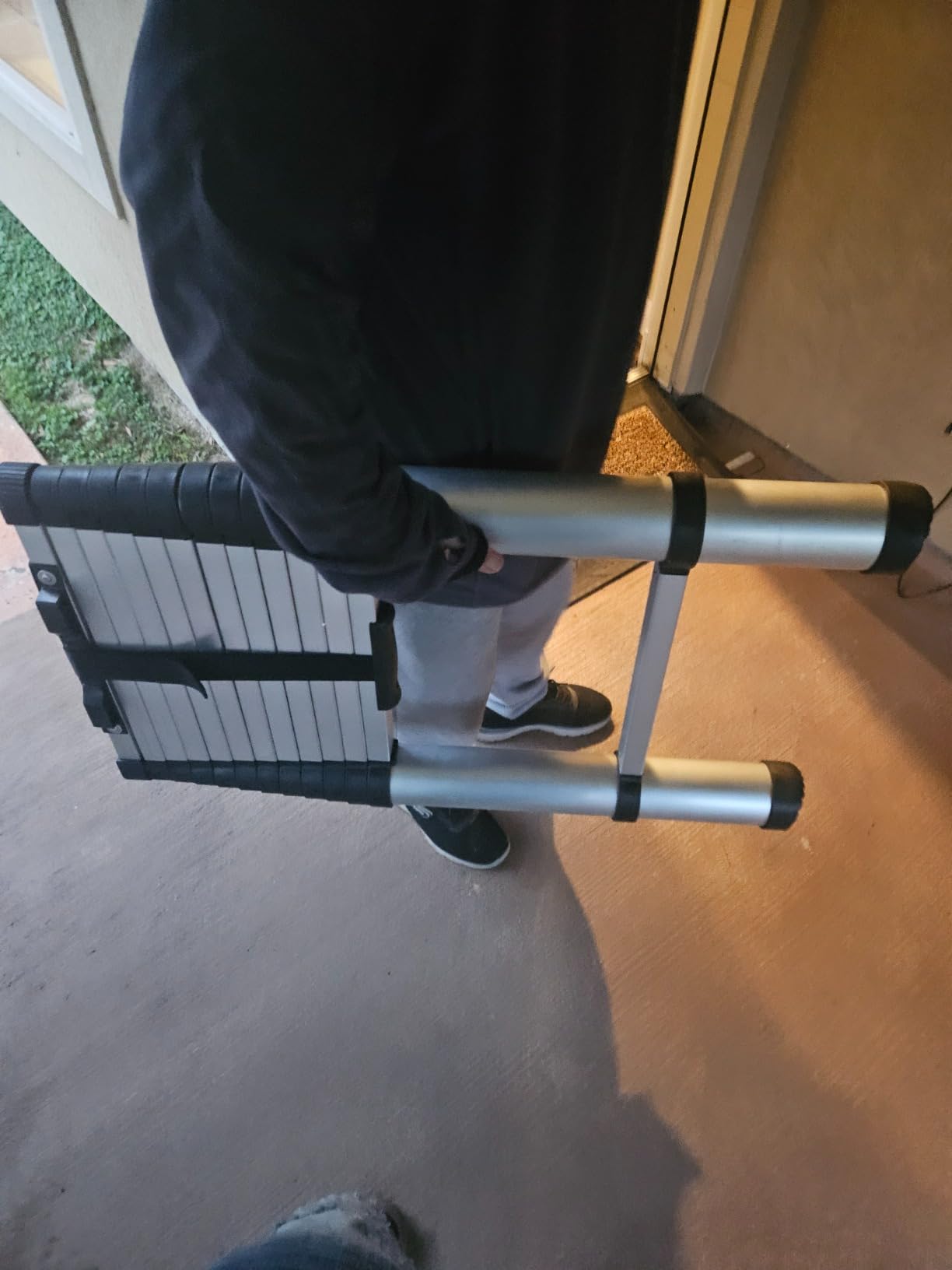 VEVOR 12.5ft Telescoping Ladder, Aluminum Lightweight Multi-Purpose Collapsible Extension, One-Touch Retraction Ladder, Heavy Duty 330LBS Max Capacity with Non-Slip Feet, for Home, Outdoor Work, Loft customer photo 2