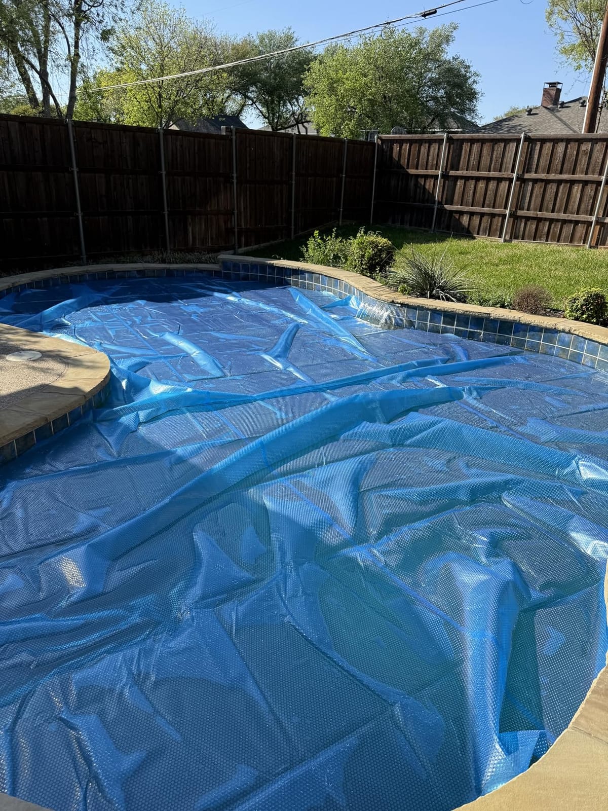 VEVOR Solar Pool Cover 32 x 16 ft 16 Mil Pool Bubble Cover Blue & Black customer photo 1
