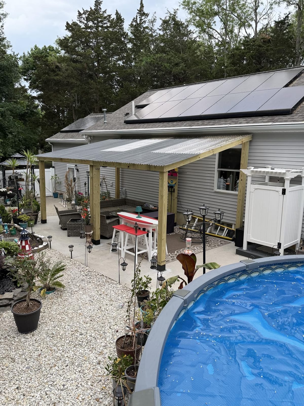 VEVOR Solar Pool Cover 32 x 16 ft 16 Mil Pool Bubble Cover Blue & Black customer photo 2
